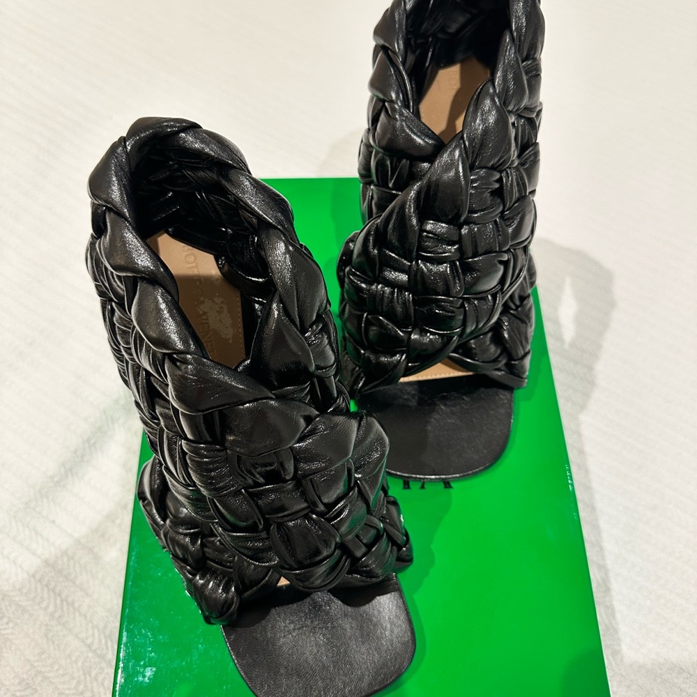Bottega Veneta Black Intreccio Sandals 38.5
